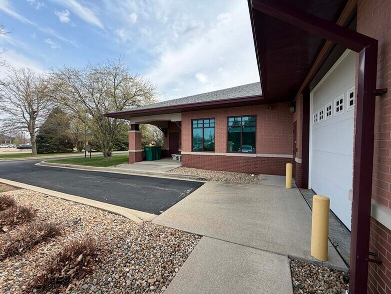 More Photos Of 3167 Robbins Rd, Springfield Office For Sale