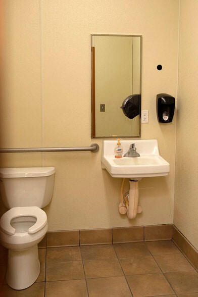 More Photos Of 204 S Main St, Federalsburg Storefront Retail Office For Sale