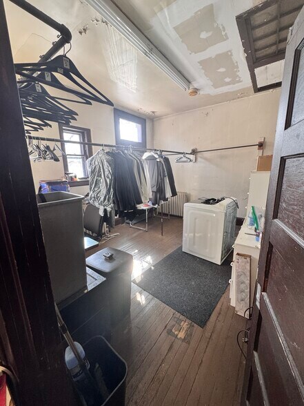 More Photos Of 204 Lancaster St, Albany Storefront Retail Residential For Sale