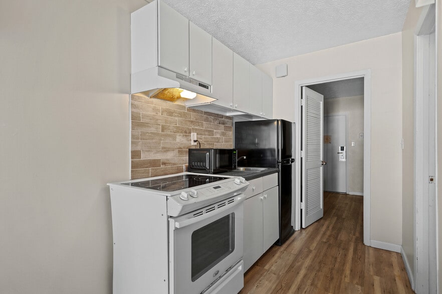 More Photos Of 1901 S Ocean Blvd, Myrtle Beach Hotel For Sale