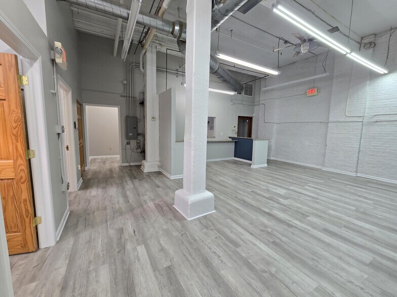 More Photos Of 1667 E 40th St, Cleveland Loft Creative Space For Sale