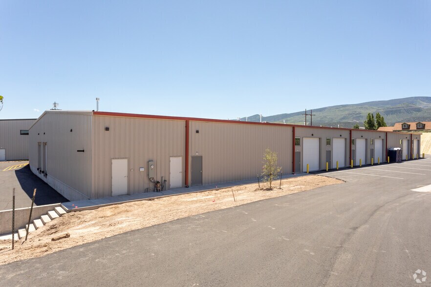 More Photos Of 707 Plane St, Gypsum Warehouse For Sale