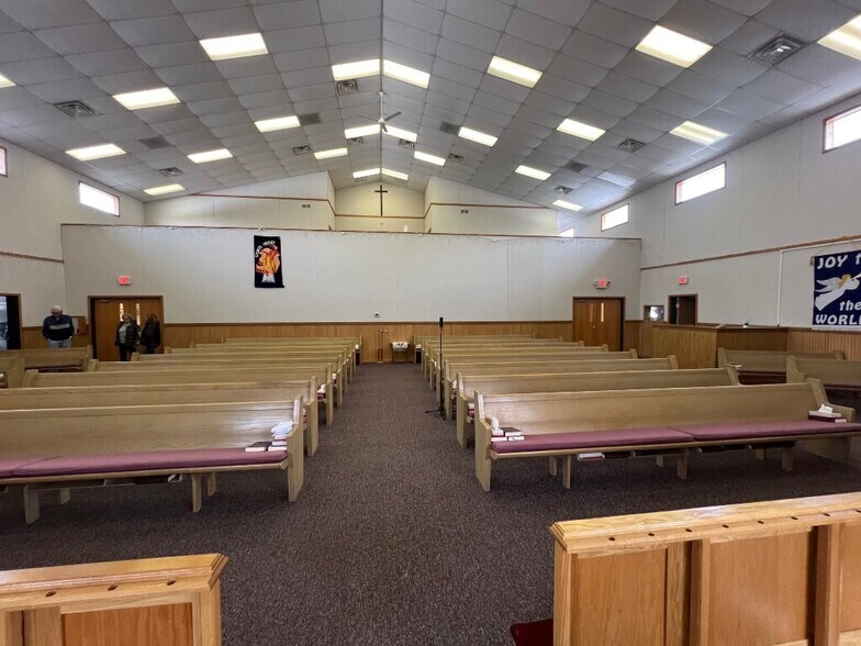 More Photos Of 212 S Sherman St, Leslie Religious Facility For Sale