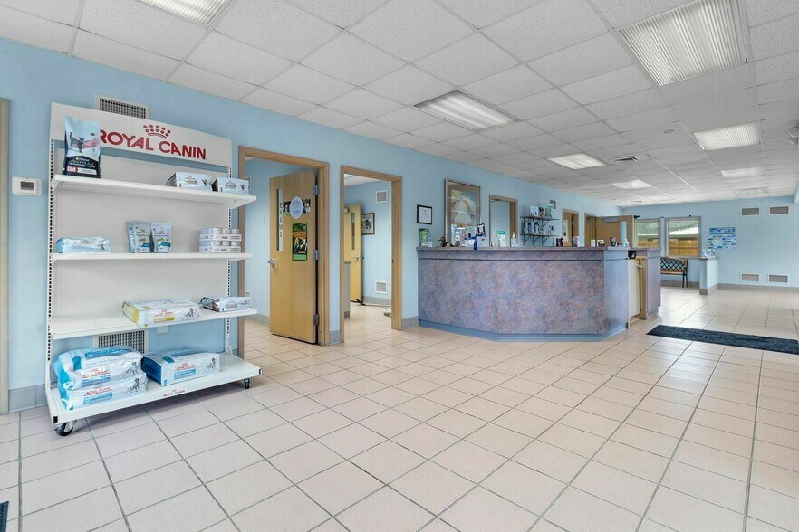 More Photos Of 150 Mensa Dr, Noblesville Office For Sale