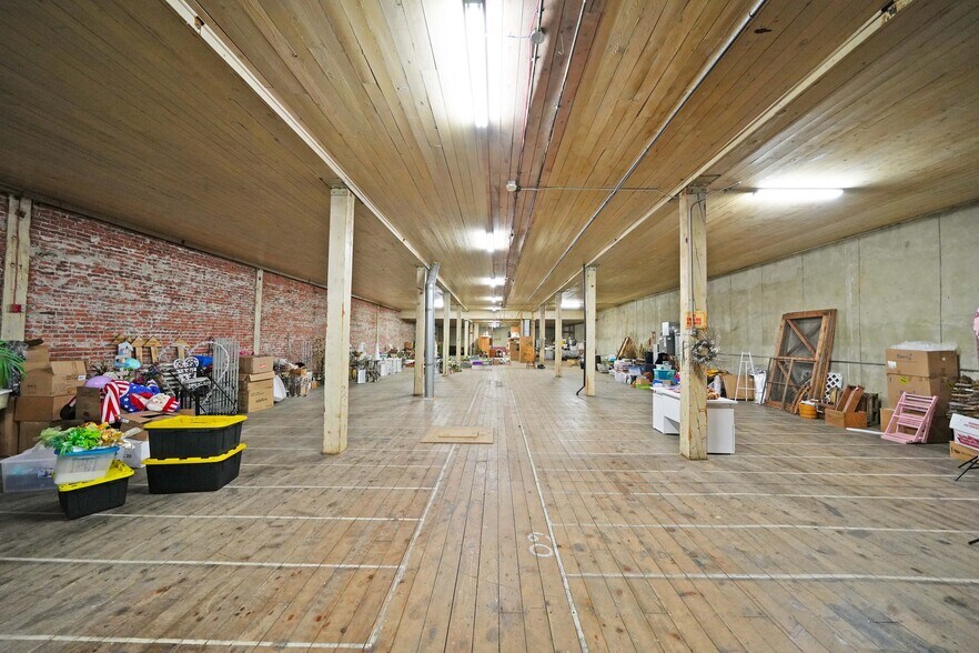 More Photos Of 31 N 1st Ave, Yakima General Retail For Sale