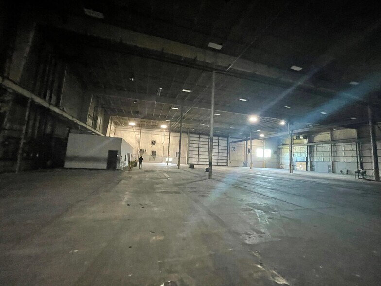 More Photos Of 901 E Main St, Warsaw Warehouse For Lease