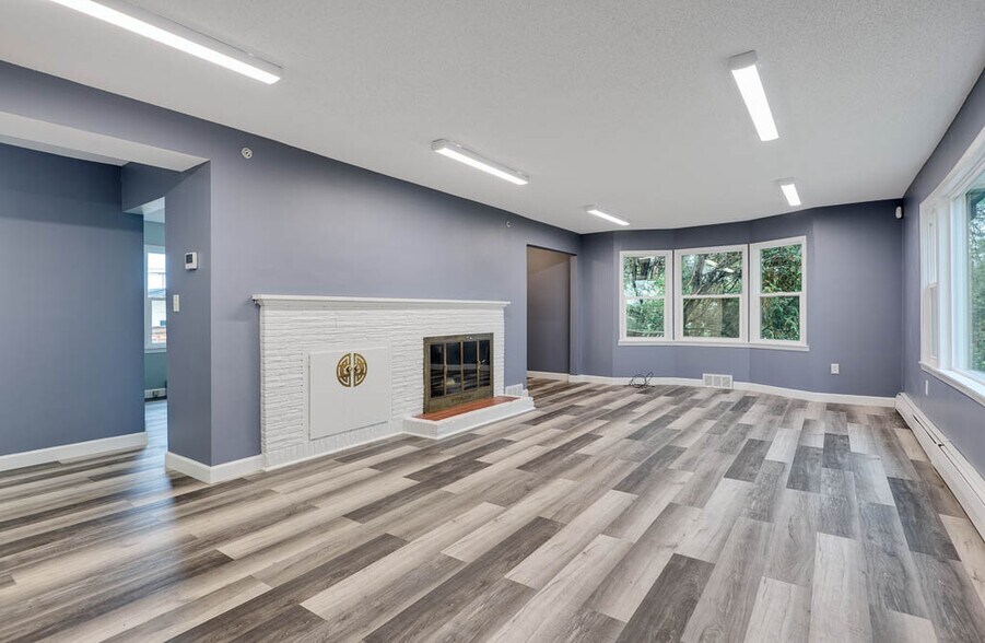 More Photos Of 32 E Mendota Rd, Inver Grove Heights Auto Dealership For Sale