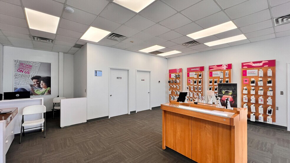 More Photos Of 4455-4457 N 72nd St, Omaha Storefront For Sale