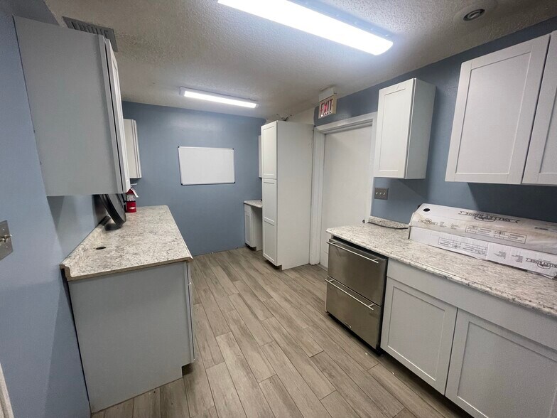 More Photos Of 10225 Ulmerton Rd, Largo Medical For Lease