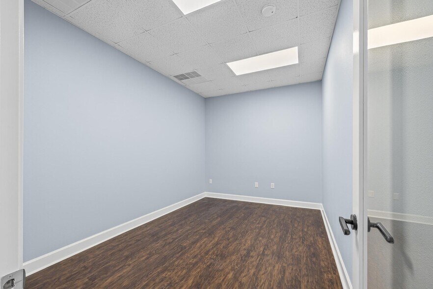 More Photos Of 913 Gulf Breeze Pky, Gulf Breeze Storefront Retail Office For Sale