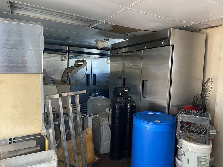 More Photos Of 1074 Washington St, Attleboro Storefront Retail Residential For Sale
