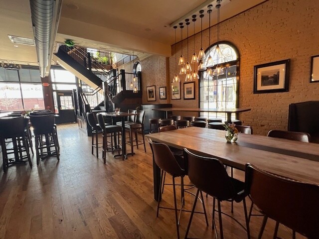 More Photos Of 98 W Main St, West Dundee Restaurant For Lease