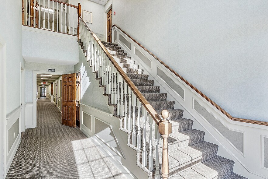 More Photos Of 575 Turnpike St, North Andover Medical For Lease