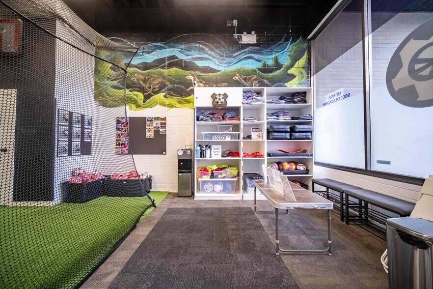 More Photos Of 1513-1527 Johnston Rd, White Rock Storefront For Lease