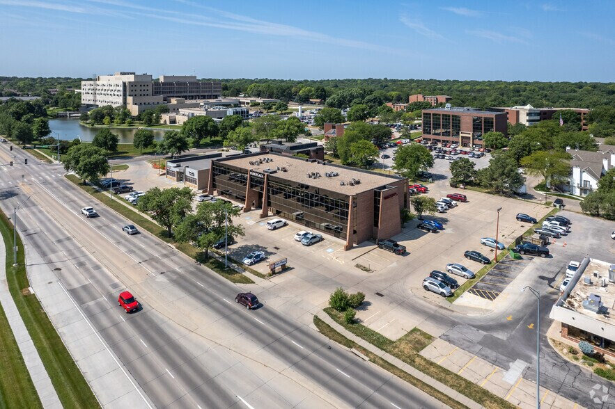 More Photos Of 301 S 70th St, Lincoln Office For Sale