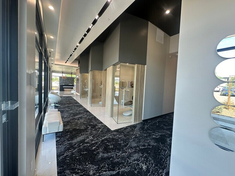More Photos Of 2540 S San Tan Village Pky, Gilbert Freestanding For Lease