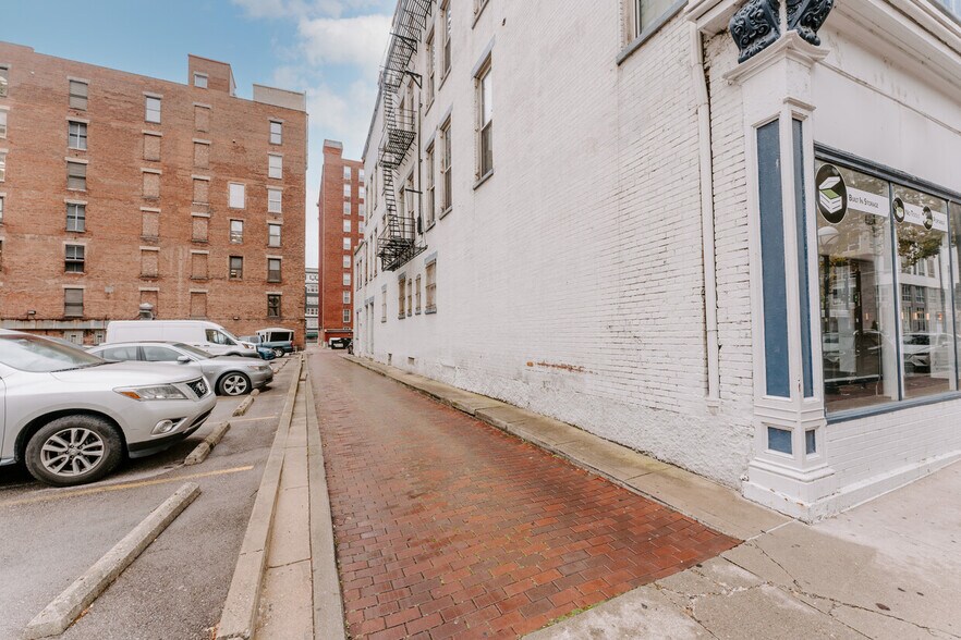 More Photos Of 814-816 Main St, Cincinnati Medical For Lease