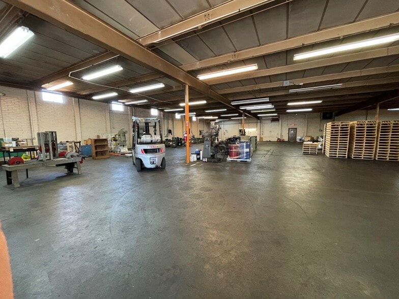 More Photos Of 609 S Washington Ave, Greenville Warehouse For Lease