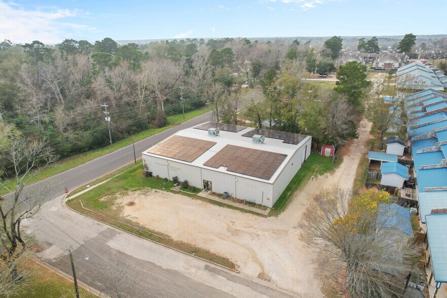 More Photos Of 115 N Willis Ave, Livingston Warehouse For Sale