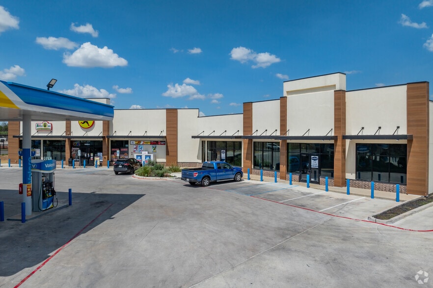 More Photos Of 10502 O'Connor Rd, Live Oak Storefront For Lease