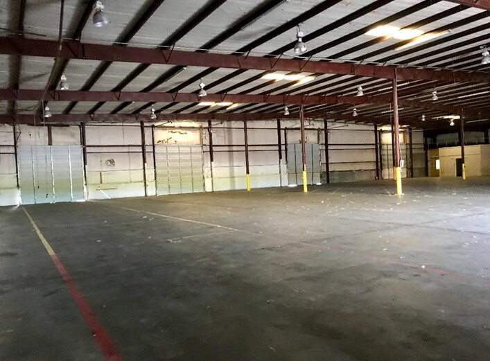 More Photos Of 8910 San Mateo Dr, Laredo Distribution For Lease