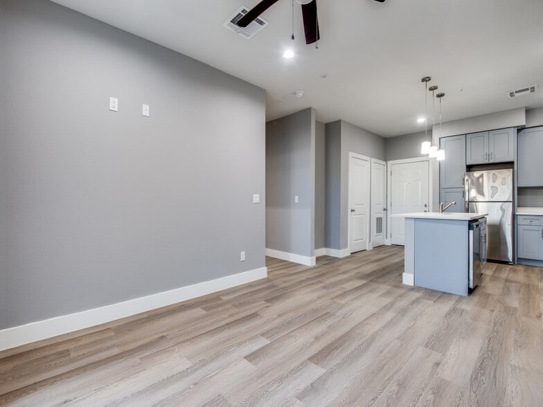 More Photos Of 1100 Us-90 Hwy W, Sealy Apartments For Sale