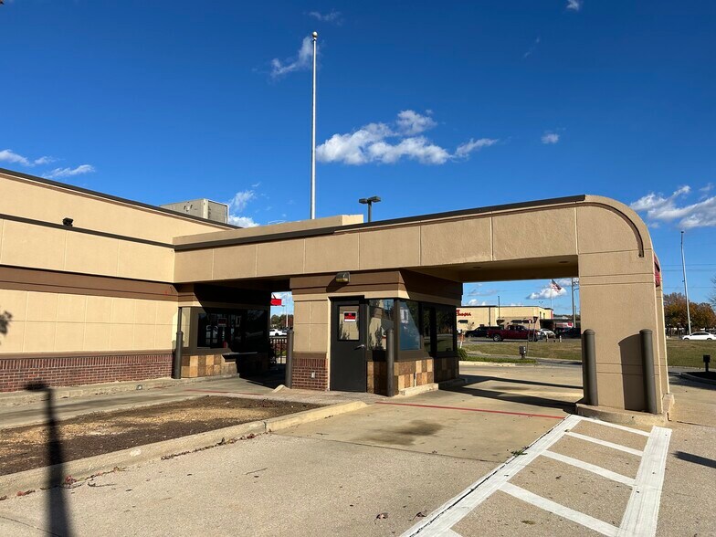 More Photos Of 2014 McFarland Blvd E, Tuscaloosa Fast Food For Lease