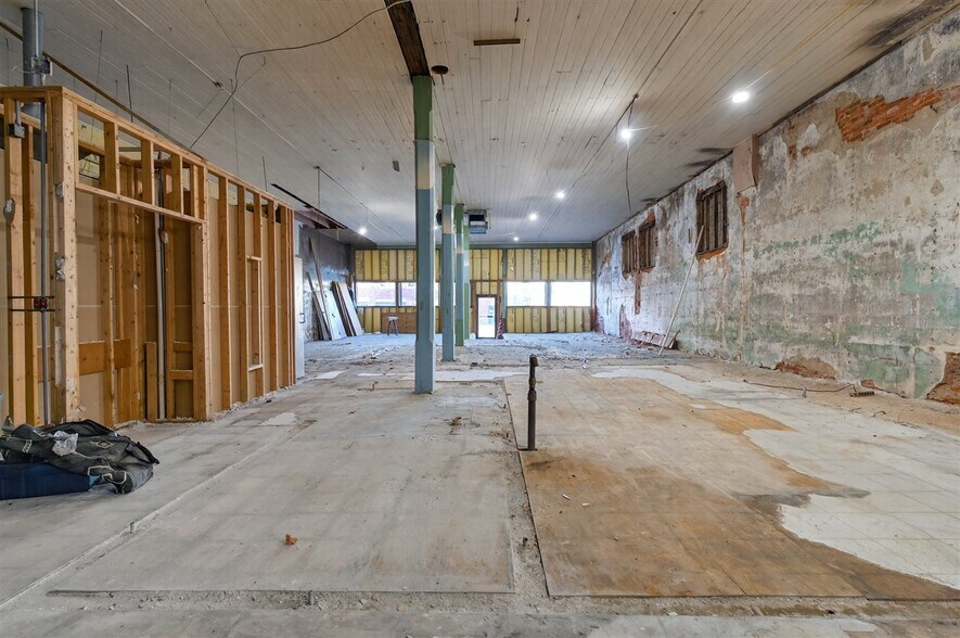 More Photos Of 602 G Ave, Grundy Center Fast Food For Sale
