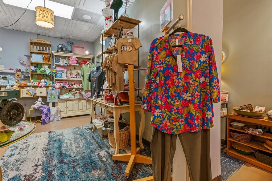 More Photos Of 453-463 S Thompson Ave, Excelsior Springs Storefront Retail Office For Sale