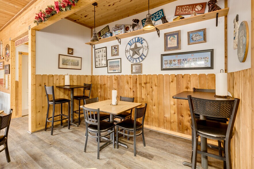 More Photos Of 714 N Main St, Sweeny Restaurant For Sale