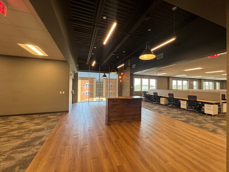 More Photos Of 6751 Parker Farm Dr, Wilmington Office For Lease