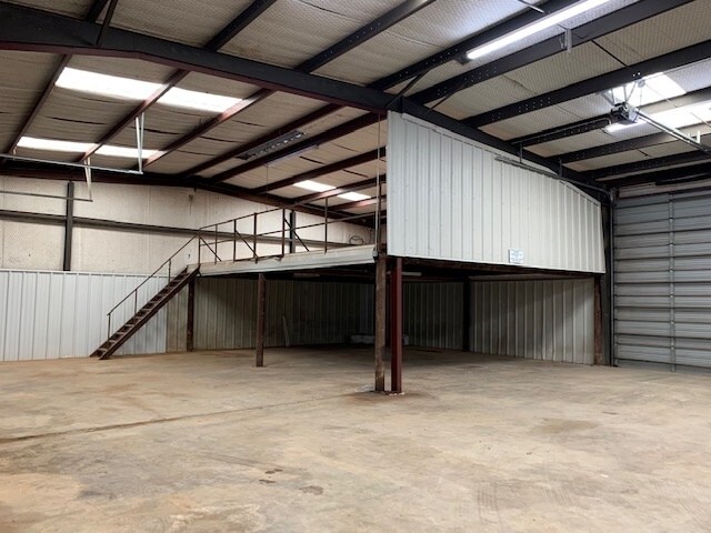 More Photos Of 406-408 Ambassador row, Longview Light Distribution For Lease