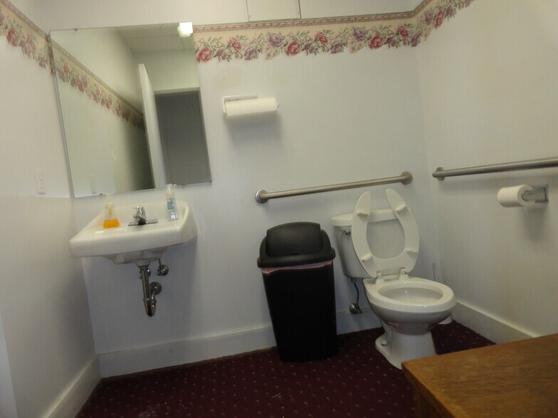 More Photos Of 6015 W Pierson Rd, Flushing Office For Sale