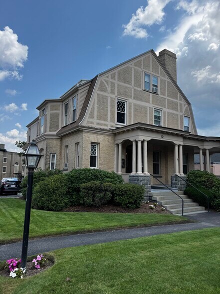 More Photos Of 10 Institute Rd, Worcester Office For Lease