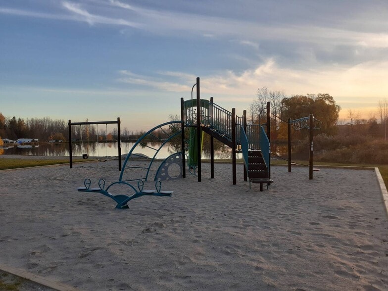 More Photos Of 1789 Rainbow Valley Rd W, Minesing Manufactured Housing Mobile Home Park For Sale