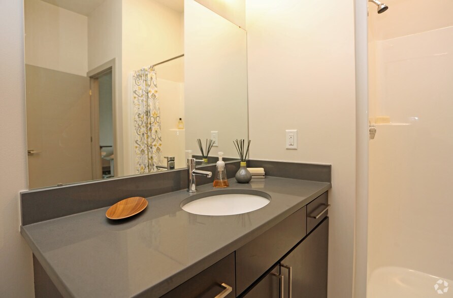 More Photos Of 2310 N Oakland Ave, Milwaukee Apartments For Lease
