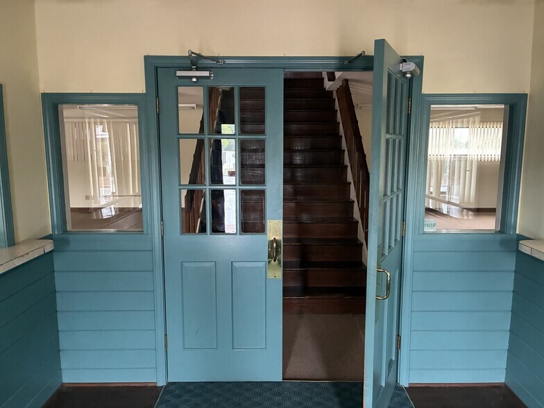 More Photos Of 212 W Water St, Plymouth Office Residential For Lease