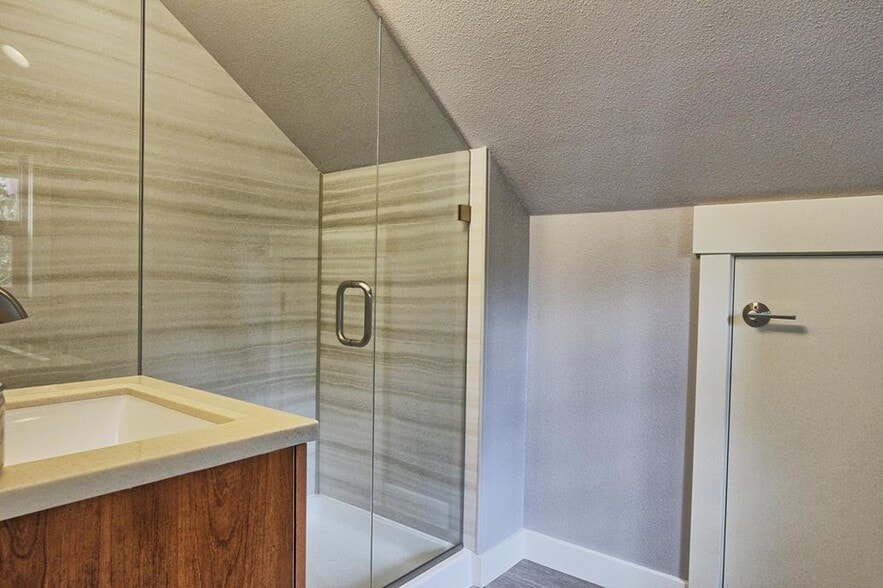 More Photos Of 2422 NE Glisan St, Portland Apartments For Sale