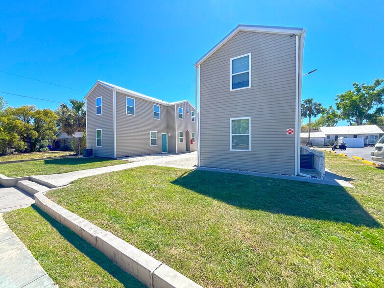 More Photos Of 321 W Ianthe St, Tavares Multifamily For Sale