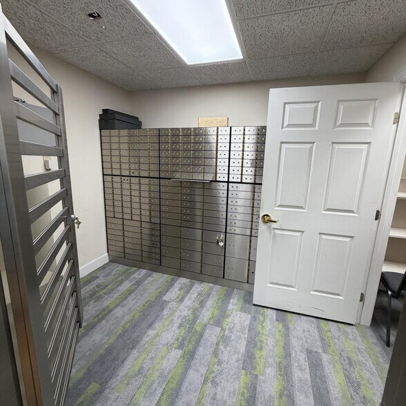 More Photos Of 2911 Alexandria Pike, Highland Heights Bank For Sale