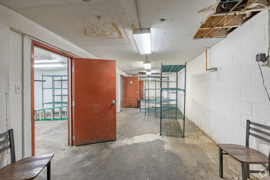 More Photos Of 401 W Cedar St, Rawlins Restaurant For Sale