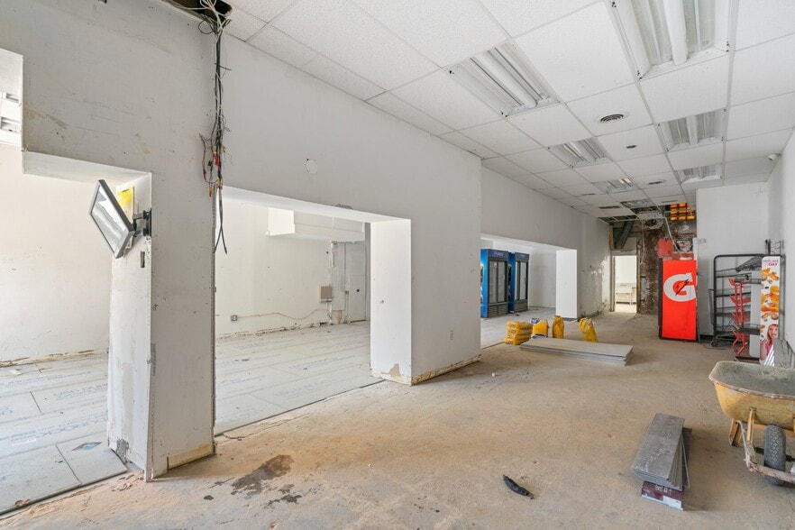 More Photos Of 2800 Huntingdon Ave, Baltimore Storefront Retail Residential For Lease