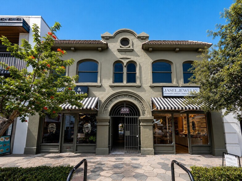 More Photos Of 689 Central Ave, Saint Petersburg Storefront Retail Office For Sale