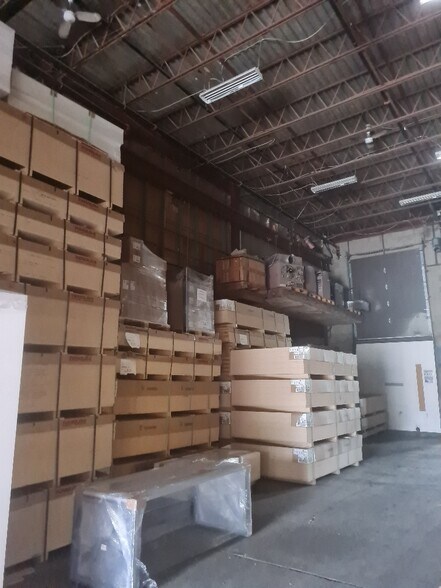 More Photos Of 6270-6290 Rue Périnault, Montréal Industrial For Sale