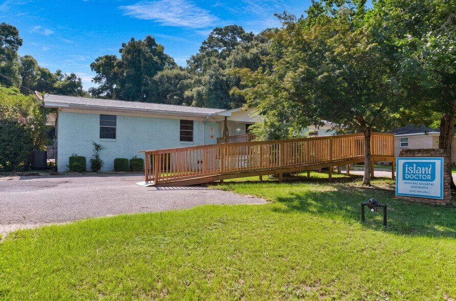More Photos Of 4542 Alba St, Pace Office For Sale