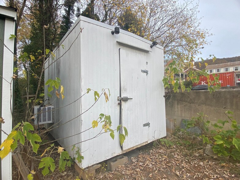 More Photos Of 121 Main St, Lovingston Restaurant For Sale