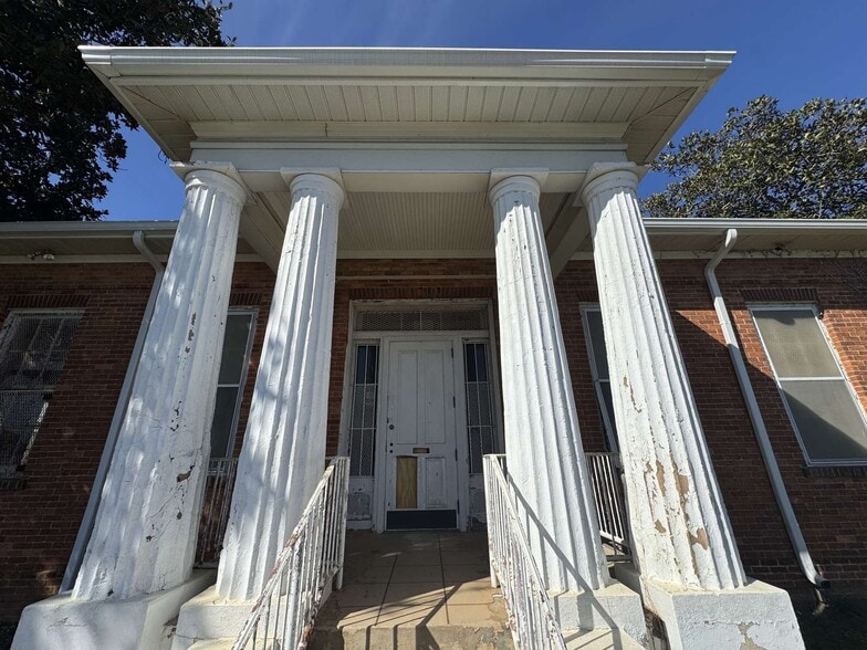 More Photos Of 1020 Maxwell Blvd, Montgomery General Retail For Lease