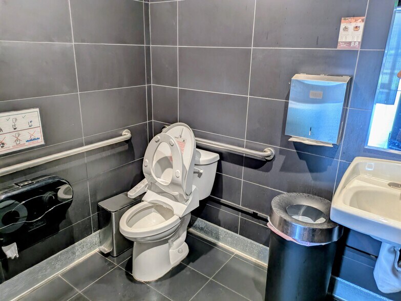 More Photos Of 141-145 N Atlantic Blvd, Monterey Park Restaurant For Lease