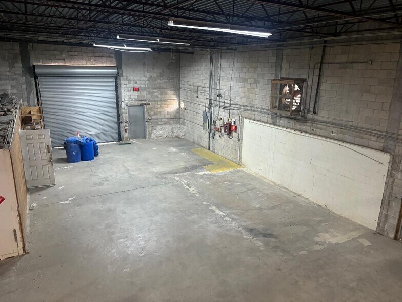 More Photos Of 1818 7th Ave N, Lake Worth Beach Warehouse For Lease