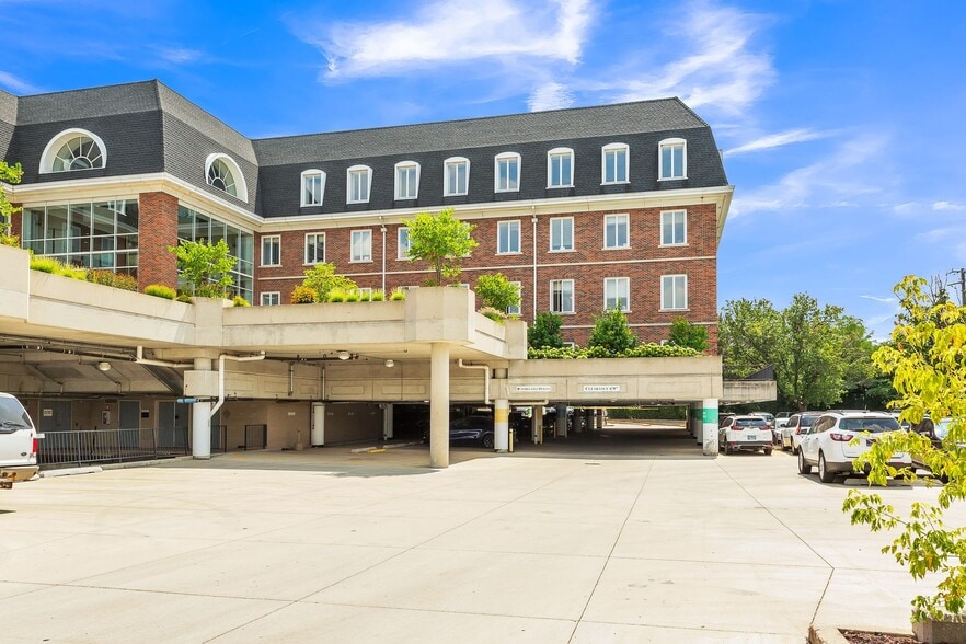 More Photos Of 908 N Elm St, Hinsdale Medical For Lease